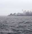 Equipes de resgate têm dificuldade de chegar à embarcação  Foto: Skai TV via Reuters TV / Reuters