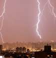 Raios e árvores caídas: veja fotos da tempestade em SP  Foto: Renato Ribeiro Silva / Futura Press