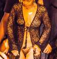 Rihanna circula sem sutiã em ilha no Caribe   Foto: The Grosby Group