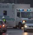 Ambulância com paciente infectada pelo Ebola ao chegar a um hospital de Londres. 30/12/2014.  Foto: Neil Hall / Reuters