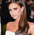 <p>Victoria Beckham e a filha Harper adoram esmaltes na cor vermelho alaranjado</p>  Foto: Getty Images 