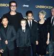 <p>Shiloh se veste como menino e pediu aos pais que a chamem de "John"</p>  Foto: Frazer Harrison / Getty Images 