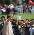 <p>Presidente Dilma Rousseff acena para multidão presente na cerimônia de posse</p>  Foto: Reuters