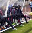 Neymar e Messi começaram no banco partida do Barcelona  Foto: Javier Etxezarreta / EFE