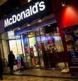 <p>Fachada de uma da filiais do McDonald's em T&oacute;quio</p>  Foto: Chris McGrath  / Getty Images 