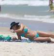 Christine Fernandes exibe boa forma física na praia   Foto: Dilson Silva / AgNews
