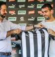 Lucas Pratto foi oficialmente apresentado na tarde desta quarta-feira  Foto: Bruno Cantini / Divulgação