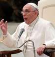 <p>Papa Francisco acredita que o cuidado com os pobres é que está presente no Evangelho e explica isso em um novo livro</p>  Foto: Max Rossi / Reuters
