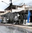 Ônibus incendiado na avenida Dona Belmira Marin  Foto: Fernando Neves / Futura Press