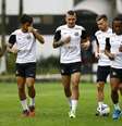 <p>Elenco iniciou os trabalhos na quinta; clube anunciou dois reforços</p>  Foto: Divulgação Santos FC