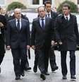 <p>O presidente francês, Francois Hollande (centro), o primeiro-ministro Manuel Valls (à direita) e ministro do Interior, Bernard Cazeneuve (à esquerda) deixam o Ministério do Interior, após uma reunião de crise com prefeitos franceses em Paris, em 09 de janeiro </p>  Foto: Patrick Kovarik / Reuters