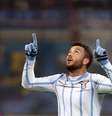 O brasileiro Felipe Anderson, da Lazio, comemora seu segundo gol contra a Inter de Milão em jogo pelo Campeonato Italiano, em Milão, em dezembro. 21/12/2014  Foto: Alessandro Garofalo / Reuters