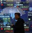 <p>A divisa americana caiu 1,23%, a R$ 2,5745 na venda, após atingir R$ 2,5493 na mínima do pregão</p>  Foto: Yuya Shino / Reuters