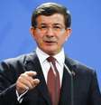 Ahmet Davutoglu comparou o premiê israelense com os terroristas de Paris por ações em Gaza  Foto: Hannibal Hanschke / Reuters