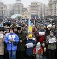 Ucranianos marcham na capital Kiev em memória dos 12 civis mortos na cidade de Volnovaja, pedindo paz no país  Foto: Gleb Garanich / Reuters