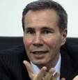 <p>Alberto Nisman acusava Cristina Kirchner de acobertar os terroristas iranianos responsáveis por um atentado ao centro judaico em 1994.</p>  Foto: BBC Mundo / Copyright