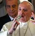 Papa Francisco conversa com jornalistas durante voo que o levou de Manila a Roma. 19/01/2015  Foto: Stefano Rellandini / Reuters