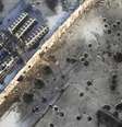 Imagem vista de cima mostra buracos causados por bombardeios na cidade de Donetsk  Foto: Reuters