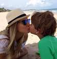 Claudia Leitte dá selinho no filho mais velho  Foto: Instagram / @claudialeitte / Reprodução