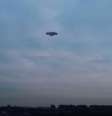 <p>Objeto voador n&atilde;o-identificado apareceu no c&eacute;u de NY, de acordo com americano, que postou v&iacute;deo no YouTube</p>  Foto: The Mirror / Reprodução