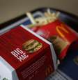 <p>Alex Castro não descarta a hipótese da ilha receber fábricas da Coca-Cola ou mesmo a rede de fastfood McDonald's</p>  Foto: Getty Images 