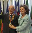 Armando Luiz Formolo, irmão da parlamentar, recebeu a honraria máxima da casa   Foto: Assembleia Legislativa do Rio Grande do Sul / Divulgação