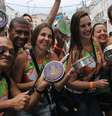<p>Imagem de desfile da Liga de Blocos na Saúde, zona portuária do Rio de Janeiro (RJ)</p>  Foto: Jose Lucena / Futura Press