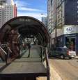 Os pontos de ônibus de Curitiba amanheceram vazios nesta segunda-feira  Foto: Roger Pereira / Especial para Terra