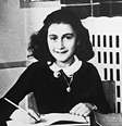 Anne Frank foi morta durante o Holocausto, que completa 70 anos, mas deixou um diário rico de pensamentos e detalhes sobre a época do nazismo do ponto de vista de uma jovem judia  Foto: The Guardian / Reprodução