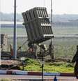 Soldado israelense passa por interceptador de foguetes do Domo de Ferro nas Colinas de Golã. 21/01/2015  Foto: Baz Ratner / Reuters