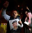 Parente de piloto jordaniano mantido refém pelo Estado Islâmico protesta em frente ao Palácio Real em Amã, capital da Jordânia, nesta quarta-feira. 28/01/2015  Foto: Muhammad Hamed / Reuters