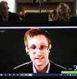 Edward Snowden visto em tela durante videoconferência com membros do Conselho Europeu  Foto: Vincent Kessler / Reuters