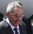 <p>Eles foram recebidos por oficiais do governo cubano, militares e membros do Parlamento em cerimônia liderada pelo presidente Raúl Castro</p>  Foto: AFP