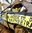 <p>Carro abandonado em represa do Sistema Cantareira, na Grande São Paulo</p>  Foto: Nilton Cardin / Futura Press