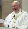 <p>Com atitudes que quebram o protocolo do Vaticano e surpreendem at&eacute; os cat&oacute;licos menos conservadores, o papa Francisco tem aumentado sua popularidade com n&iacute;veis que chegam a 89,6%</p><p>&nbsp;</p><p>&nbsp;</p>  Foto: Romeo Ranoco / Reuters