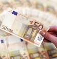 <p>Em um ano, moeda europeia desvalorizou 11,8% e a tendência é de mais queda</p>  Foto: Dado Ruvic / Reuters