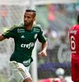 No último domingo, Leandro Pereira marcou seu sétimo gol no campeonato   Foto: Fernando Dantas / Gazeta Press