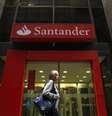 Agência do Banco Santander no centro do Rio de Janeiro  Foto: Pilar Olivares / Reuters