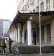 Combatentes separatistas ucranianos em hospital danificado por bombas em Donetsk. 04/02/2015  Foto: Maxim Sergeev / Reuters