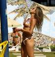 Uma atração à parte no Carnaval de Salvador são as pool parties que costumam acontecer pelas manhãs em vários hotéis. Essas festas são uma ótima oportunidade para relaxar antes de cair na folia e, nos últimos anos, reuniram uma quantidade impressionante de belas mulheres  Foto: Edson Ruiz/PrimaPagina / Divulgação