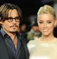 Johnny Depp e Amber Heard posam para foto em evento em Londres. 03/11/2011.  Foto: Paul Hackett / Reuters