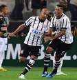 Emerson foi o mais participativo do Corinthians no primeiro tempo  Foto: Nelson Almeida / AFP