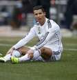 Cristiano Ronaldo teve dificuldades para sair da marcação do Atlético de Madrid  Foto: Juan Medina / Reuters