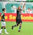 Danilo mostrou novamente sua estrela em grandes jogos  Foto: Sergio Barzaghi / Gazeta Press