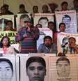 Familiares dos 43 estudantes desaparecidos no México em setembro passado participam de coletiva de imprensa no Centro de Direitos Humanos Miguel Agustín Pro Juarez na Cidade do México, em 9 de fevereiro  Foto: Reuters