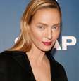 Atriz Uma Thurman chamou atenção com maquiagem poderosa em pré-estreia  Foto: Getty Images 