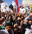 <p>Manifestantes protestam contra governo do grupo houthi, no Iêmen</p>  Foto: Mohamed al-Sayaghi / Reuters