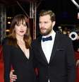 <p>Dakota Johnson e&nbsp;Jamie Dornan posaram juntos na premi&egrave;re do longa</p>  Foto: Getty Images 