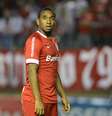 Meia teve sua cobrança defendida pelo goleiro Bruno  Foto: Edu Andrade / Fatopress/Gazeta Press