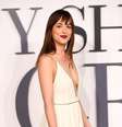 <p>   Dakota escolheu modelo claro e brilhante para a estreia britânica</p>  Foto: Ian Gavan / AgNews